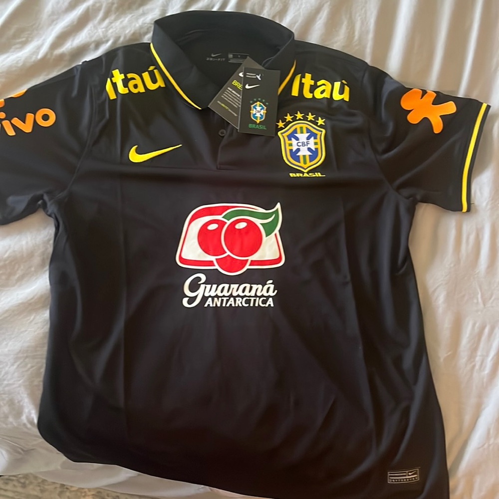 Brazil men’s size large jersey in black- NWT
